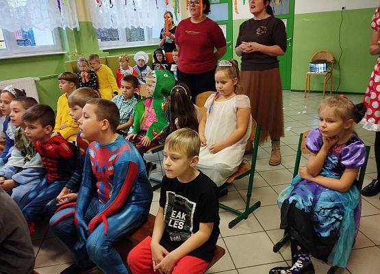 Grafika 3: Dzień postaci z bajek