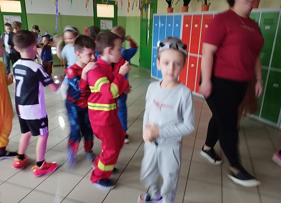 Grafika 5: Dzień postaci z bajek