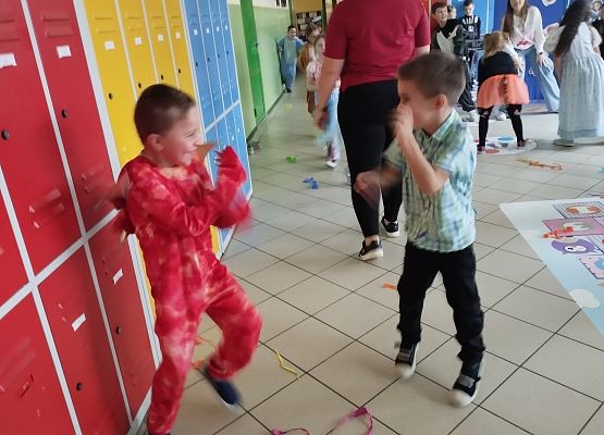 Grafika 7: Dzień postaci z bajek