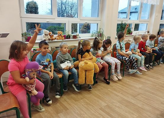 Grafika 2: Dzień Misia