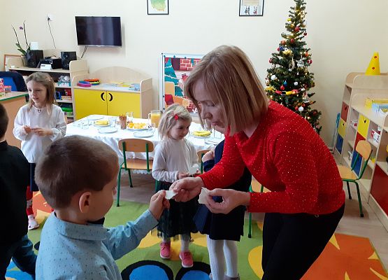 Grafika 3: PRZY WIGILIJNYM STOLE