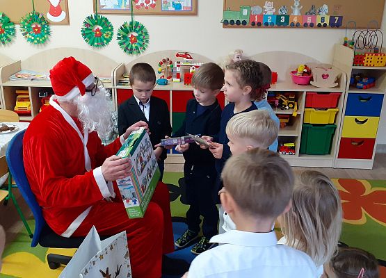 Grafika 12: PRZY WIGILIJNYM STOLE