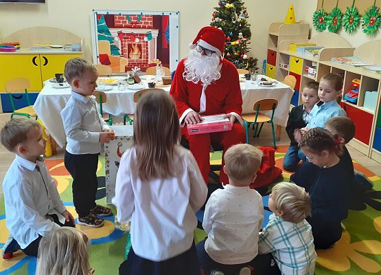 Grafika 13: PRZY WIGILIJNYM STOLE