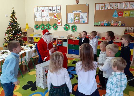 Grafika 15: PRZY WIGILIJNYM STOLE