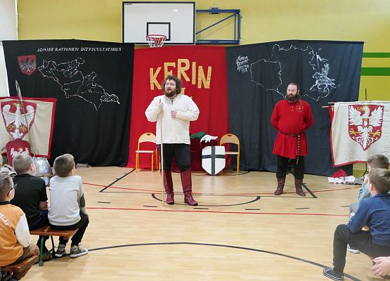 Bractwo Rycerskie Kerin w szkole w Garczegorzu.