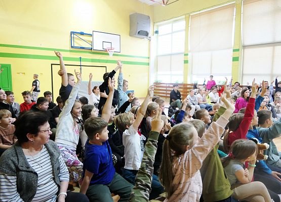 Bractwo Rycerskie Kerin w szkole w Garczegorzu.