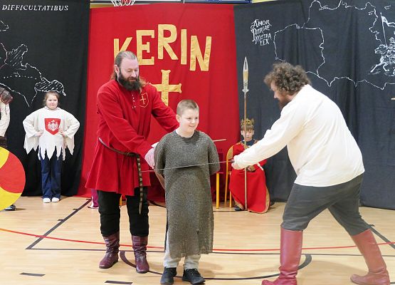 Bractwo Rycerskie Kerin w szkole w Garczegorzu.