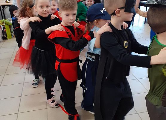 Grafika 9: MALI PRZEBIERAŃCY