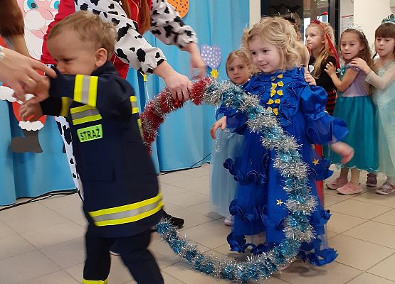 Grafika 11: MALI PRZEBIERAŃCY