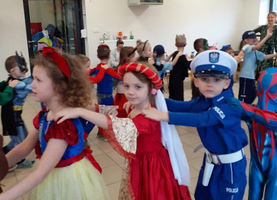 Grafika 12: MALI PRZEBIERAŃCY