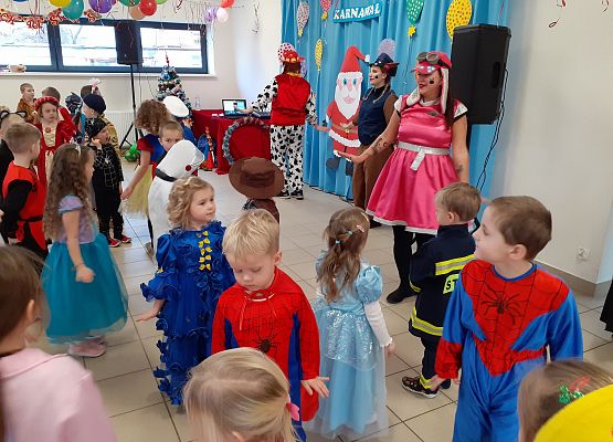 Grafika 18: MALI PRZEBIERAŃCY