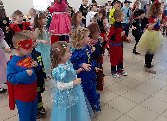 Grafika 21: MALI PRZEBIERAŃCY