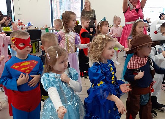 Grafika 22: MALI PRZEBIERAŃCY