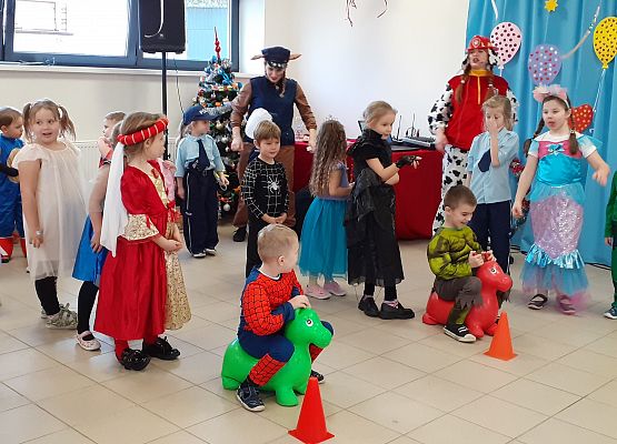 Grafika 25: MALI PRZEBIERAŃCY