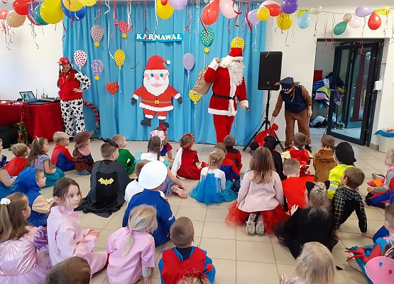 Grafika 27: MALI PRZEBIERAŃCY