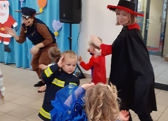 Grafika 32: MALI PRZEBIERAŃCY