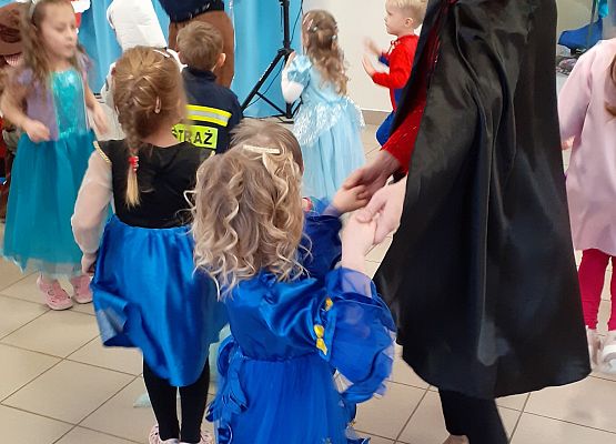 Grafika 34: MALI PRZEBIERAŃCY