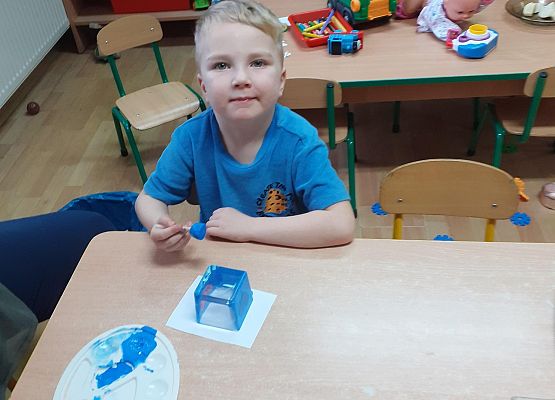 Grafika 6: Przygotowania dzieci z młodszej grupy do Dnia Babci i Dziadka