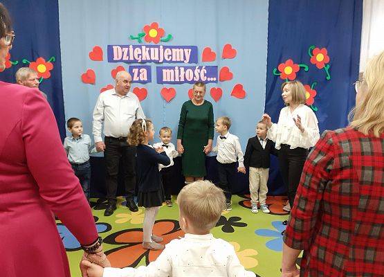 Grafika 6: WSPANIALI GOŚCIE