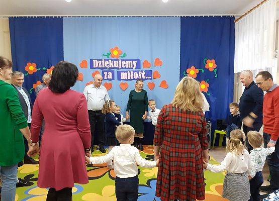 Grafika 7: WSPANIALI GOŚCIE