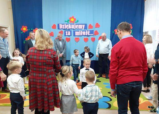 Grafika 10: WSPANIALI GOŚCIE