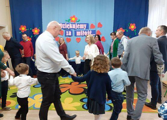 Grafika 11: WSPANIALI GOŚCIE