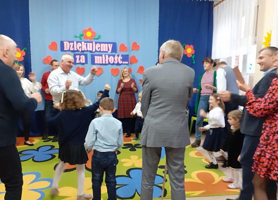 Grafika 12: WSPANIALI GOŚCIE