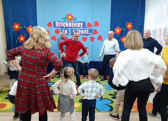 Grafika 13: WSPANIALI GOŚCIE