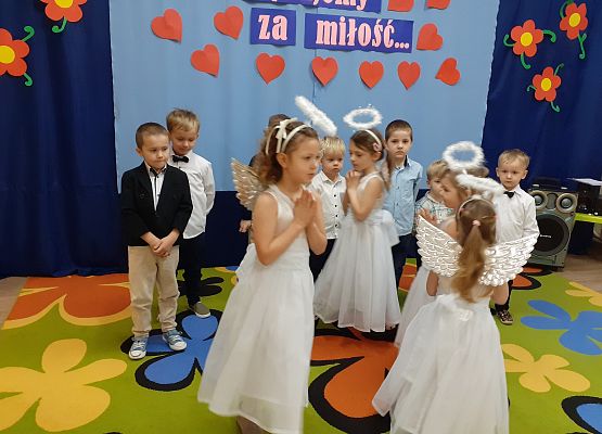 Grafika 24: WSPANIALI GOŚCIE