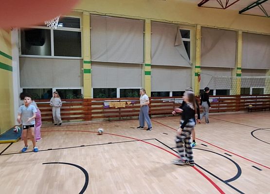 Ciemna… głośna… noc…4b!!!