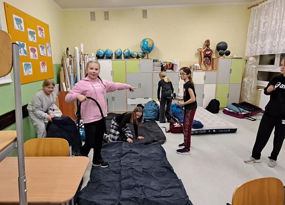 Ciemna… głośna… noc…4b!!!