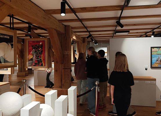 Wyjazd do teatru na spektakl Zemsta