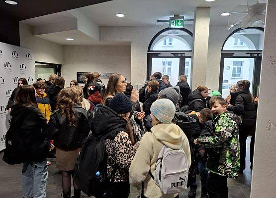 Wyjazd do teatru na spektakl Zemsta