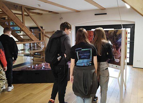 Wyjazd do teatru na spektakl Zemsta