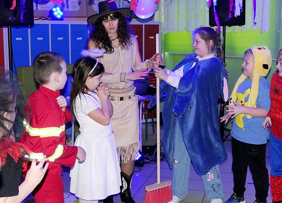 Zabawa Karnawałowa 2025 - młodsze klasy.