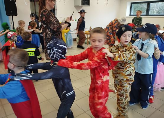 Grafika 3: Bal karnawałowy