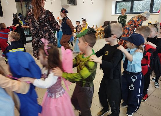 Grafika 4: Bal karnawałowy