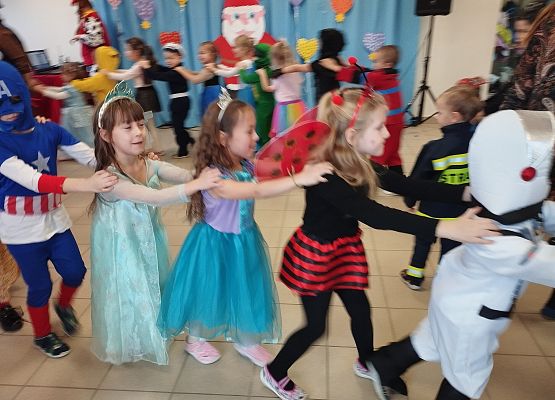 Grafika 5: Bal karnawałowy