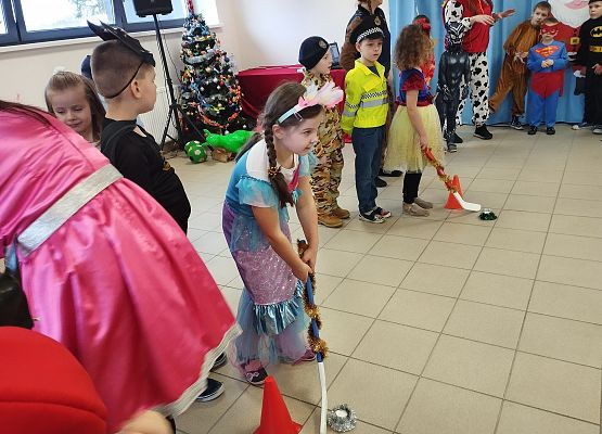 Grafika 8: Bal karnawałowy