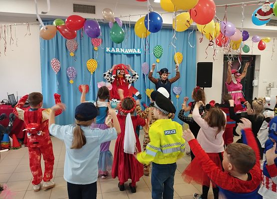 Grafika 10: Bal karnawałowy