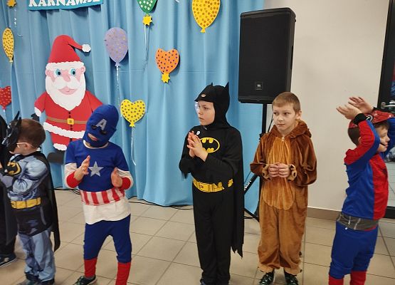 Grafika 13: Bal karnawałowy