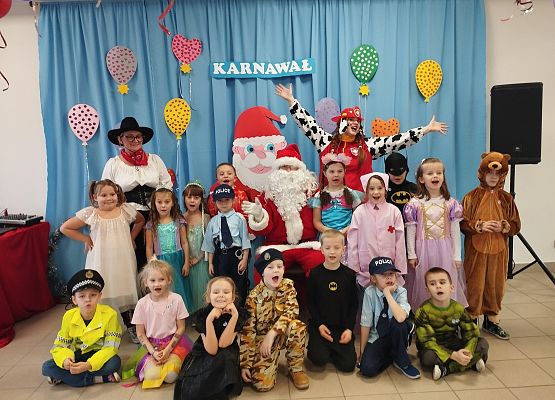 Grafika 16: Bal karnawałowy