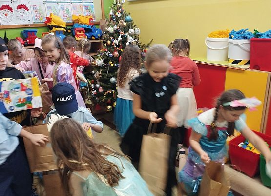 Grafika 17: Bal karnawałowy