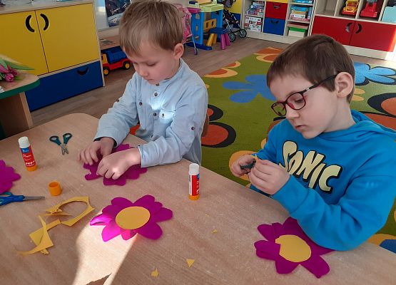 Grafika 3: KWIATY, ŻYCZENIA I SŁODKOŚCI