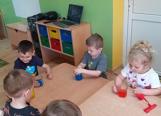 Eksperymenty w młodszej grupie