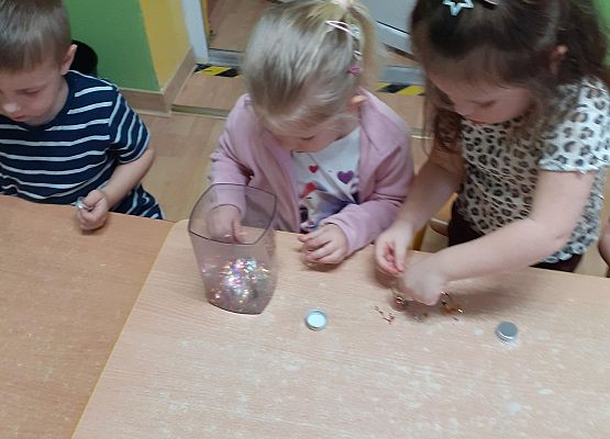 Eksperymenty w młodszej grupie