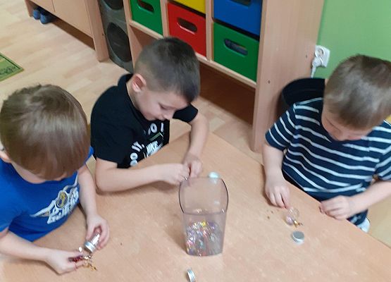 Eksperymenty w młodszej grupie