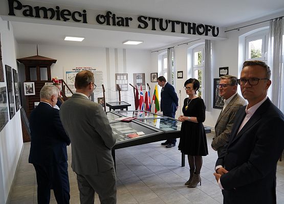 Grafika 10: Uczczenie pamięci Konstantīna Čakste w 80. rocznicę Memorandum Centralnej Rady Łotwy