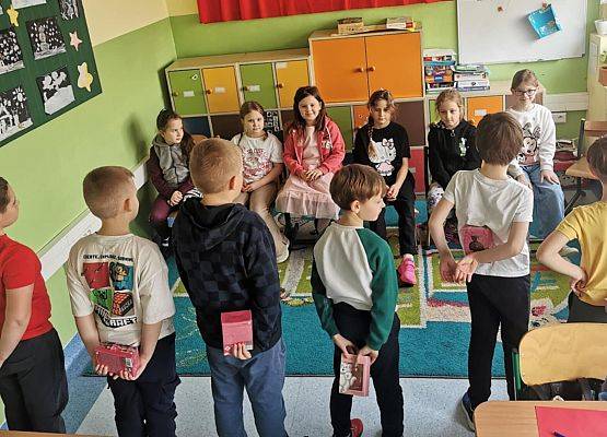 Grafika 5: Dzień Kobiet w szkole