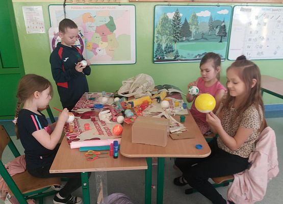 Uczniowie podczas pracy